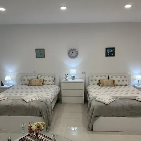 Apartment Elegant Spacious Retreat Close To