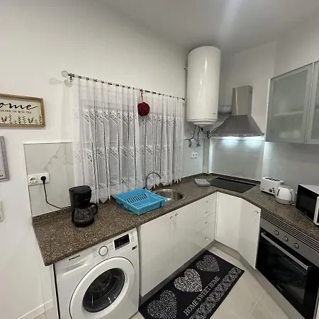 Elegant Spacious Retreat Close To