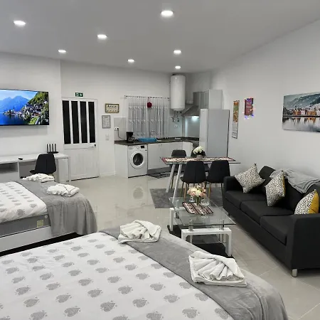 Elegant Spacious Retreat Close To דירה פונשל