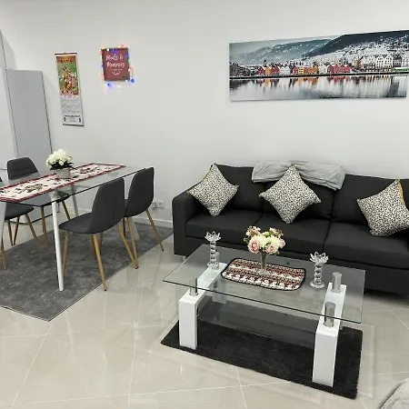 Elegant Spacious Retreat Close To פונשל