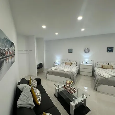 Elegant Spacious Retreat Close To Apartmán *