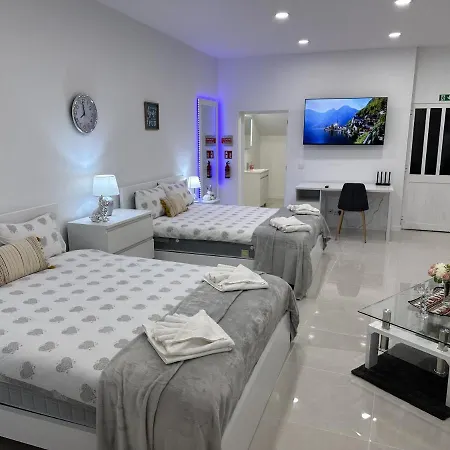 דירה Elegant Spacious Retreat Close To פונשל